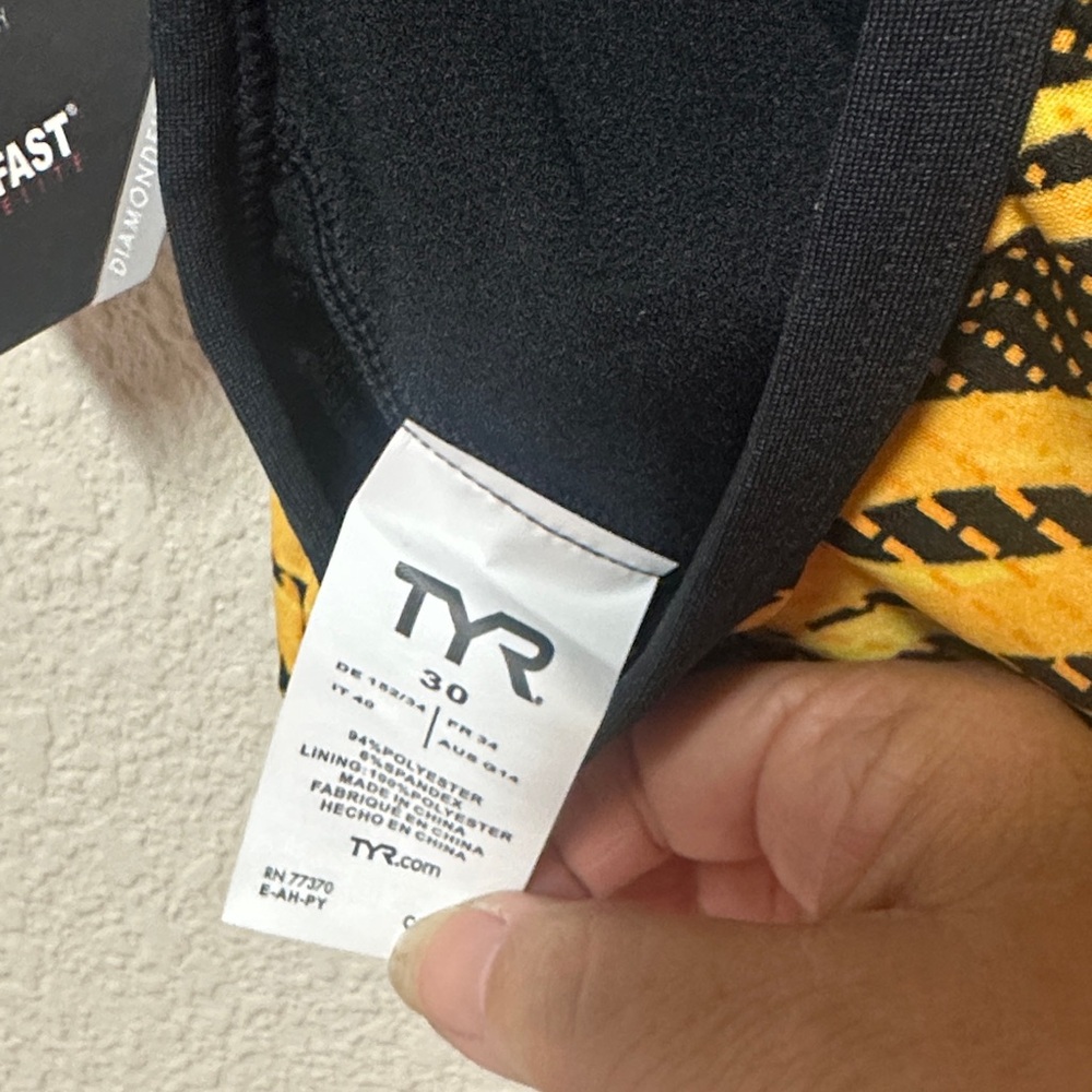 NWT TYR Women’s Durafast Elite Open Back Yellow/Black Swim Suit - Size 30 - Picture 5 of 6